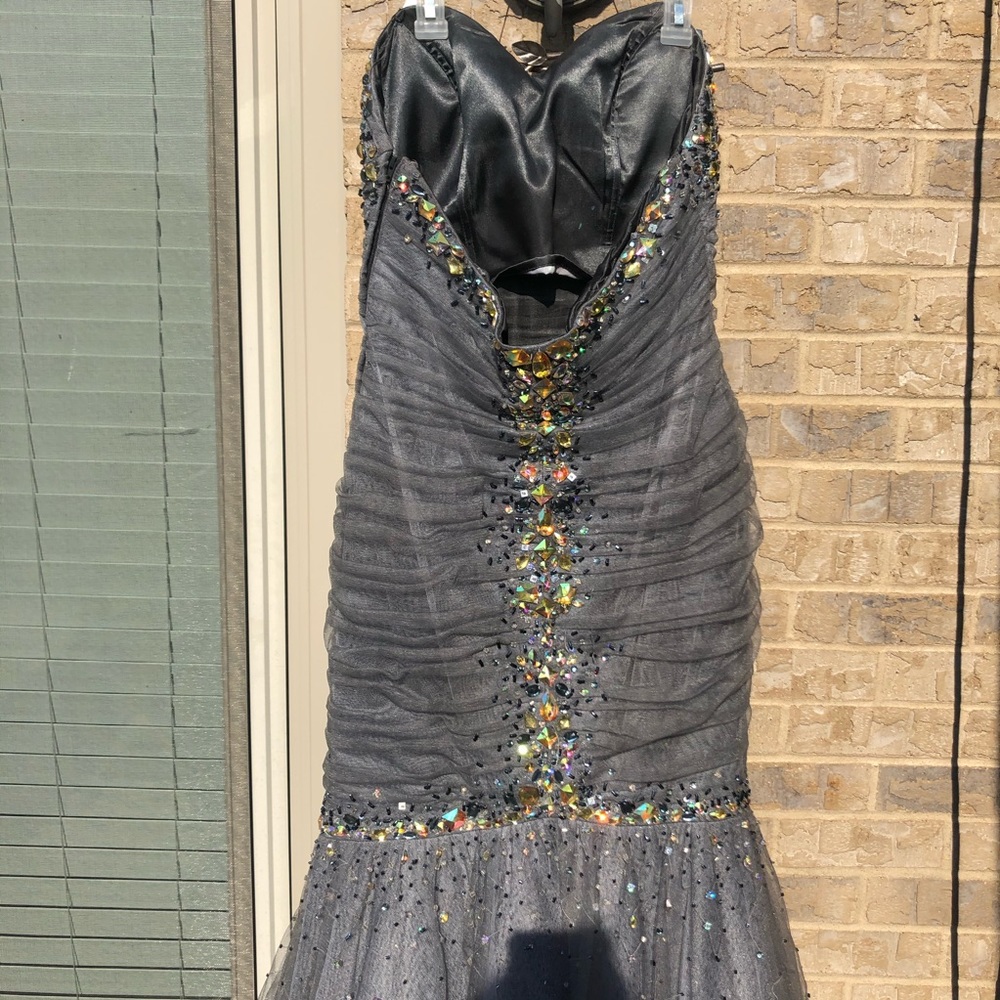 STUNNING Formal Dress - Picture 6 of 16
